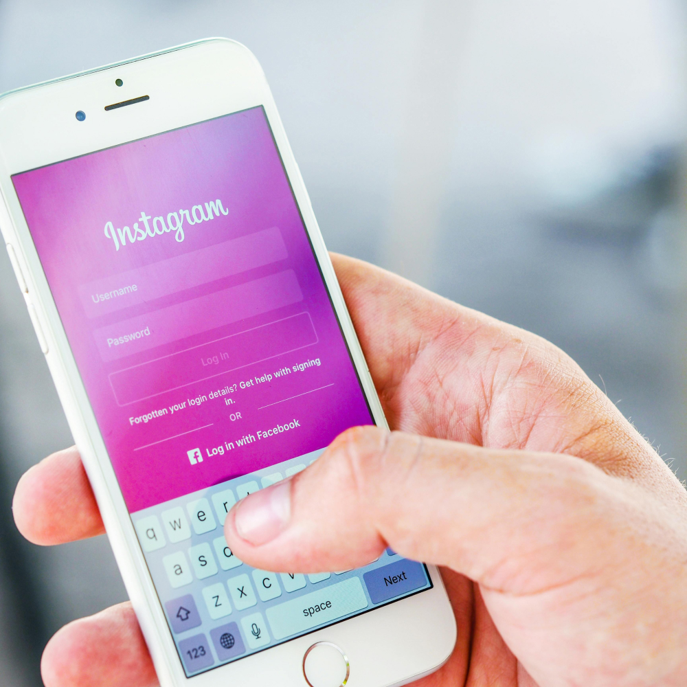 pexels-energepic-com-27411-174938 1 liatto-instagram-management-service
