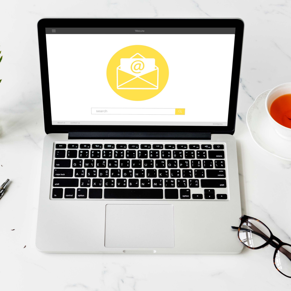 online-message-blog-chat-communication-envelop-graphic-icon-concept1 (1)